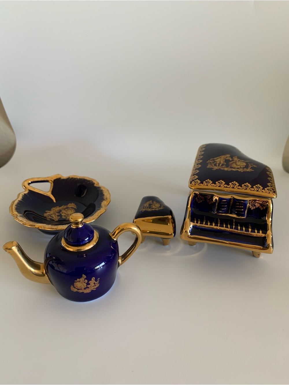 👑Vtg Limoges Mini Cobalt Blue Courting Couple Piano Trinket Box Tea Kettle Dish